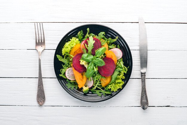 Talerz kolorowego jedzenia